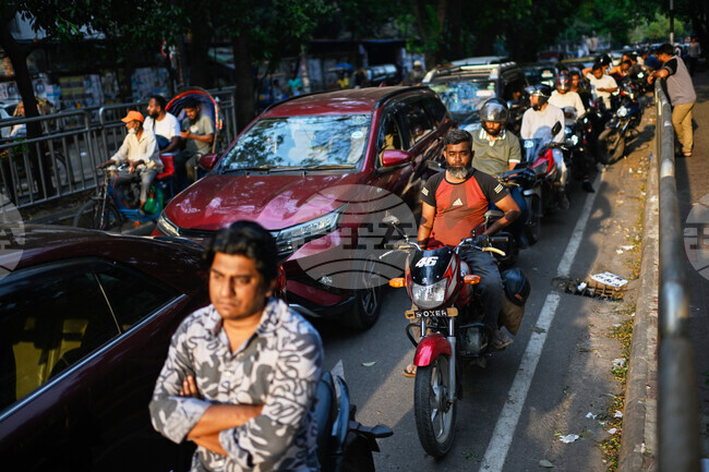 APTOPIX Bangladesh Fuel Crisis