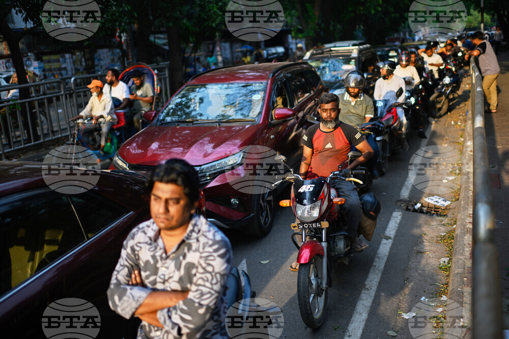 APTOPIX Bangladesh Fuel Crisis