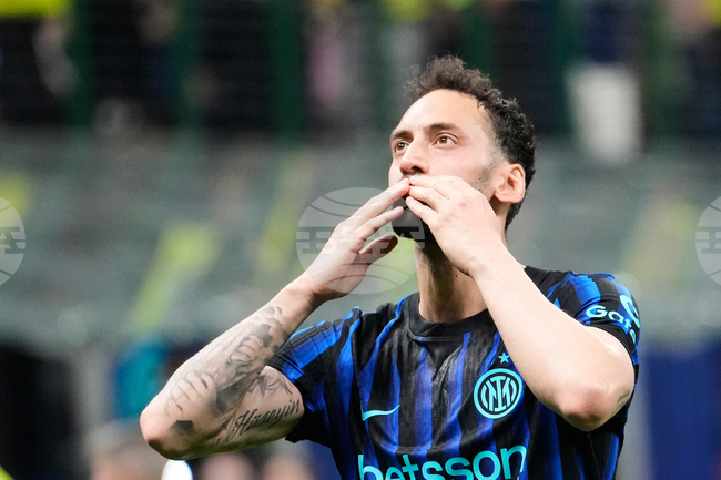 Интер се готви отново да парира интереса на Галатасарай към турския национал Хакан Чалханоглу