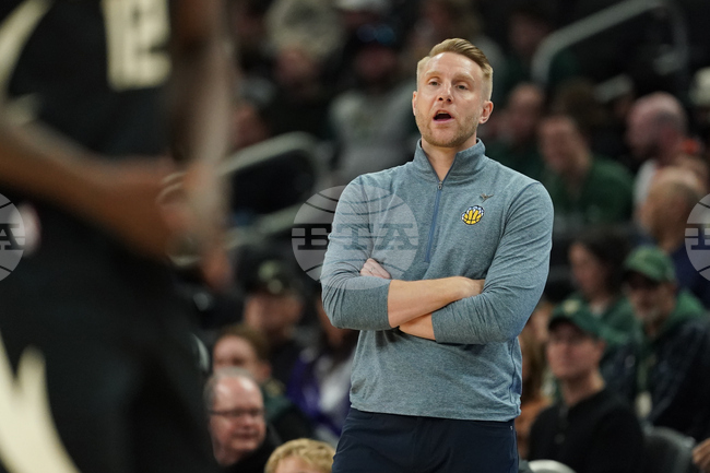 Grizzlies Bucks Basketball