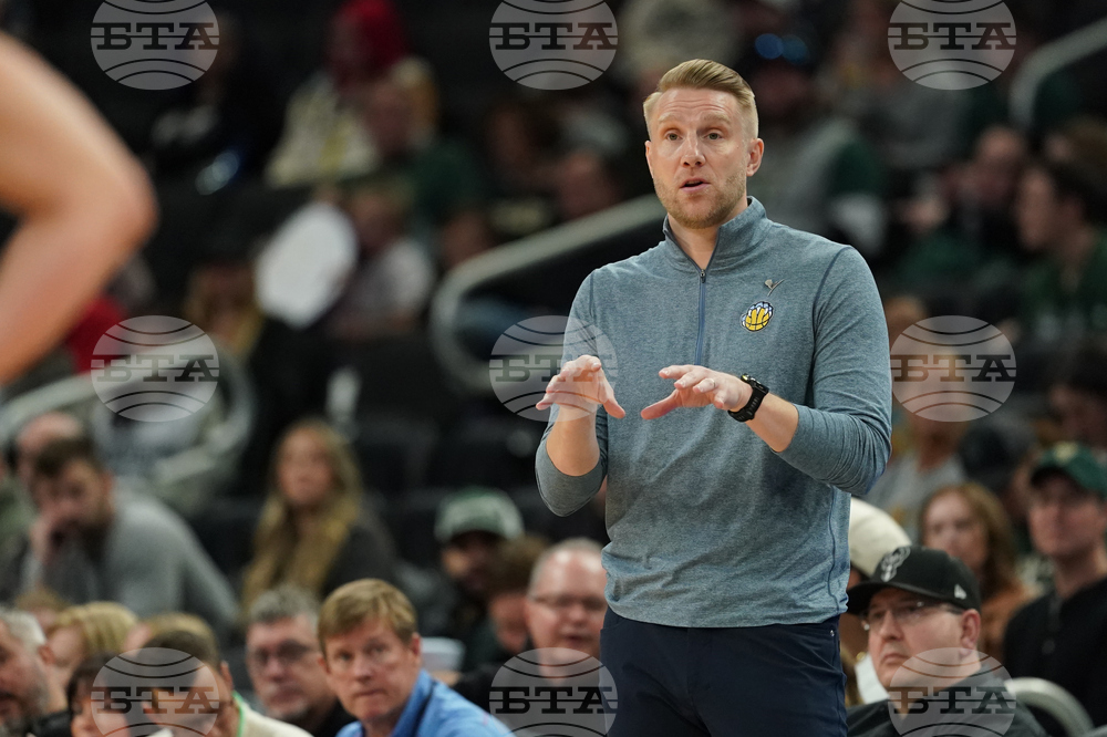 Grizzlies Bucks Basketball