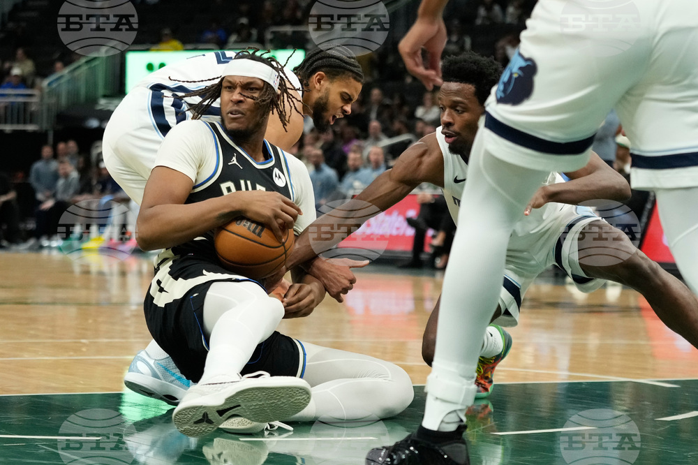 Grizzlies Bucks Basketball