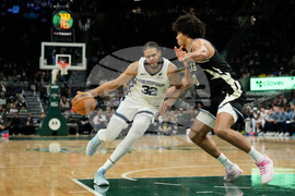 Grizzlies Bucks Basketball