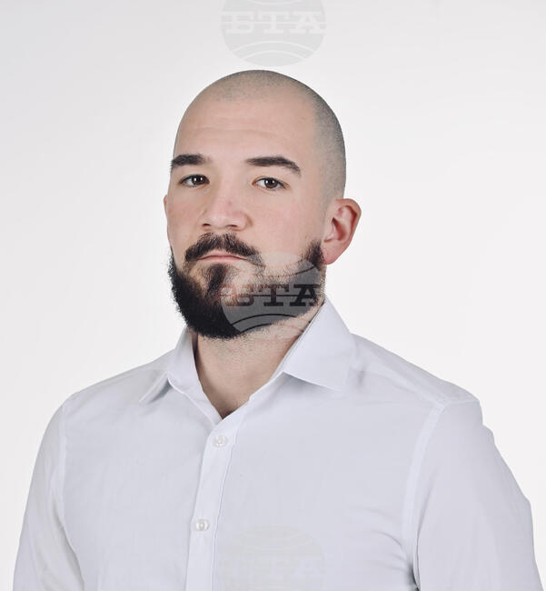 България трябва да създава култура, не само да я консумира, каза кандидатът за депутат от "Възраждане" за Бургас Венилин Ташев