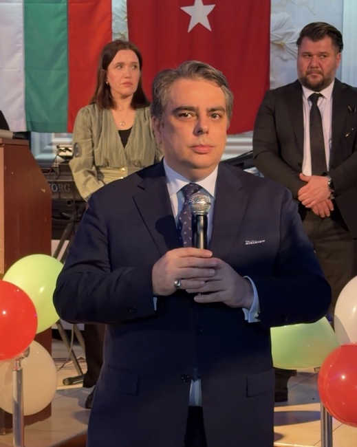 CC Chair in Istanbul: It Is Painful to Live Far from Home, Good Hospitals, Schools, Roads and Wages Will Make Bulgarians Return