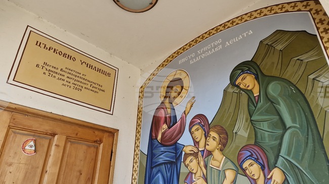 Общо 15 души дариха кръв на Цветница в изнесения пункт в неделното училище на храма „Свети Николай“ във Велико Търново