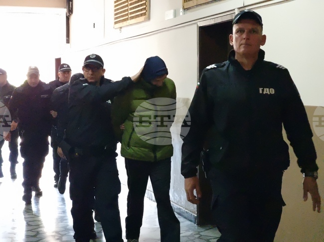 Задържаха под стража двамата обвиняеми за нелегалната фабрика за цигари в Дупница