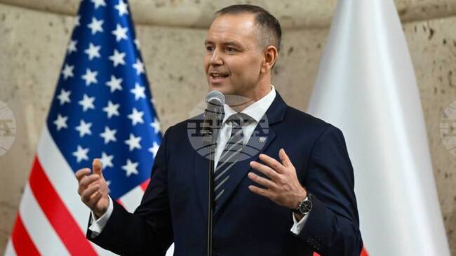 ПАП: Посещението на Навроцки в Будапеща разделя поляците по партийна линия, показва социологическо проучване 