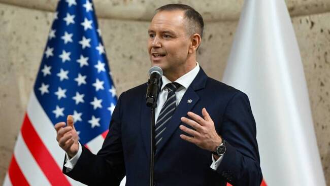 ПАП: Посещението на Навроцки в Будапеща разделя поляците по партийна линия, показва социологическо проучване 