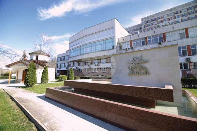 Лекари от УМБАЛ „Свети Георги“ спасиха пациент с животозастрашаваща коремна травма 