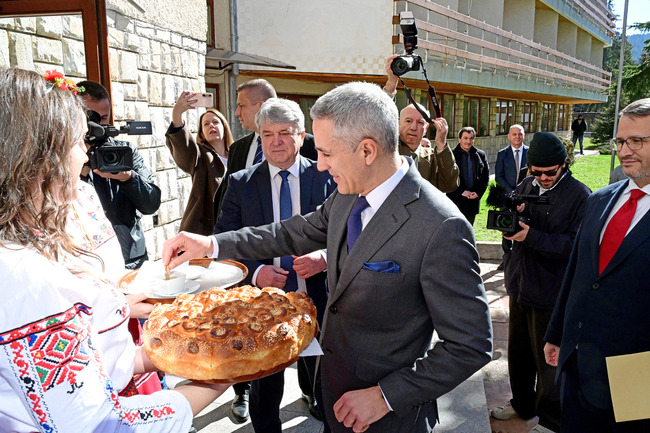 Премиерът Гюров: Опазването на гората е опазване на държавността
