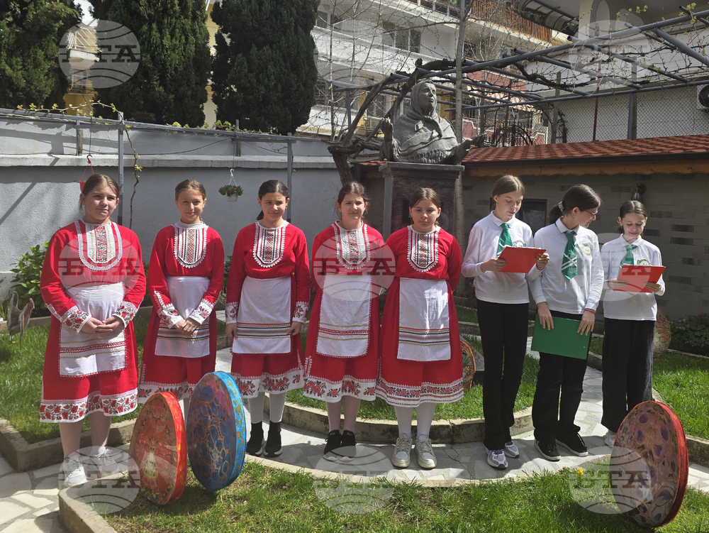 Петрич - къща-музей „Ванга“ - великденска украса