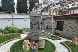 Петрич - къща-музей „Ванга“ - великденска украса