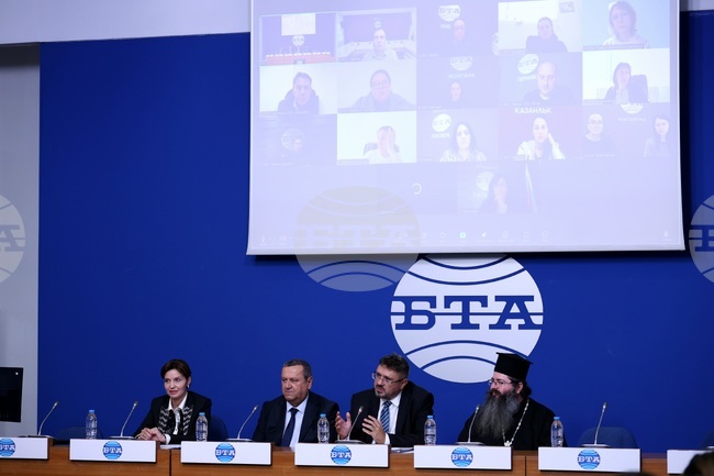 Инициативата "Приеми ме", която ще популяризира приемната грижа, беше открита в Националния пресклуб на БТА