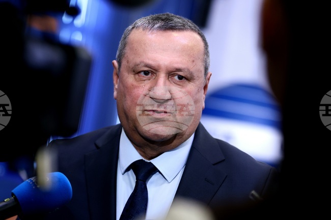 Labour Minister Ademov: Making a Choice Between Bread and Ballot in 21st Century Is Absurd