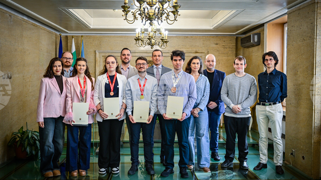 Кметът на София Васил Терзиев награди медалисти от международни олимпиади по природни науки