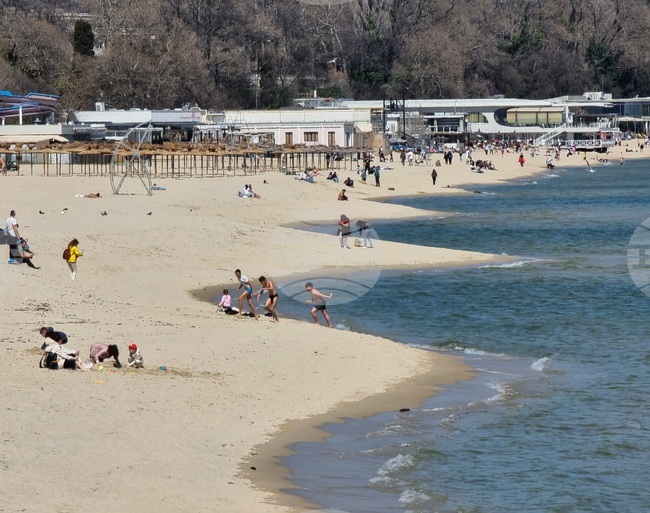 Морската вода в района на Офицерския плаж във Варна вече е безопасна за къпане