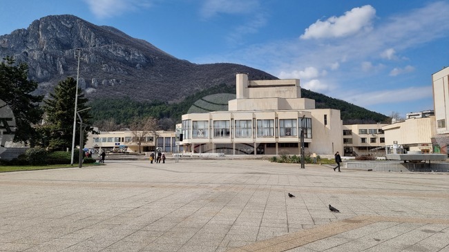 Държавният фолклорен ансамбъл „Филип Кутев“ ще представи тази вечер във Враца премиерния си спектакъл „Кръговрат“