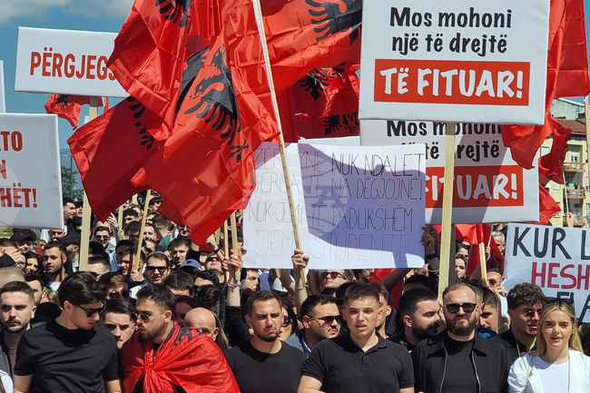 Протестите в Северна Македония на албански студенти по право предизвикаха политически коментари в страната