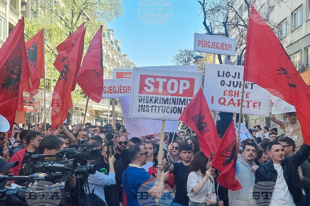 За втори път студенти по право в Северна Македония поискаха на протест изпитът им за правоспособност да се провежда и на албански език