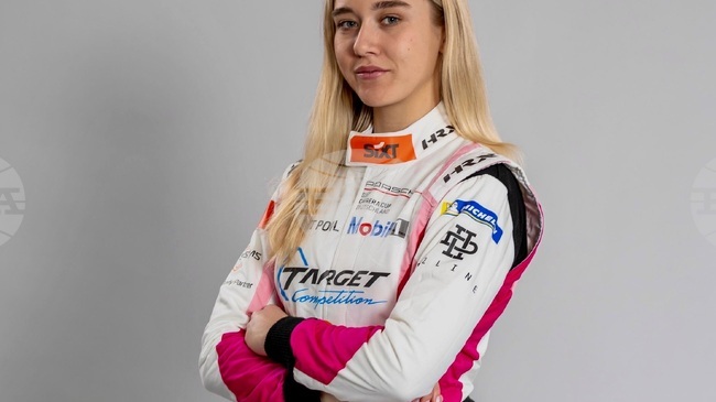 Българската автомобилна състезателка Александра Вътева с успешни тестове на пистата „Спа“ преди старта на новия сезон