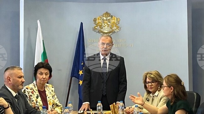 Образованието е ключов фактор за модернизация, каза служебният образователен министър Сергей Игнатов на среща с ромски учители