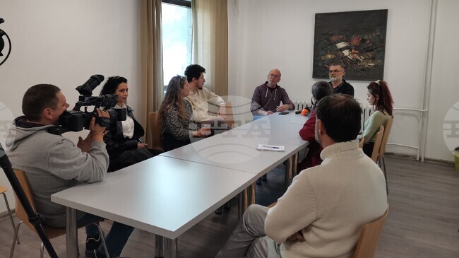 Родопският драматичен театър представи новия си проект „Театър на маса“