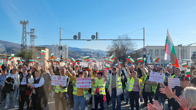  Протест затвори временно околовръстното шосе на Пловдив при кръстовището със село Първенец 