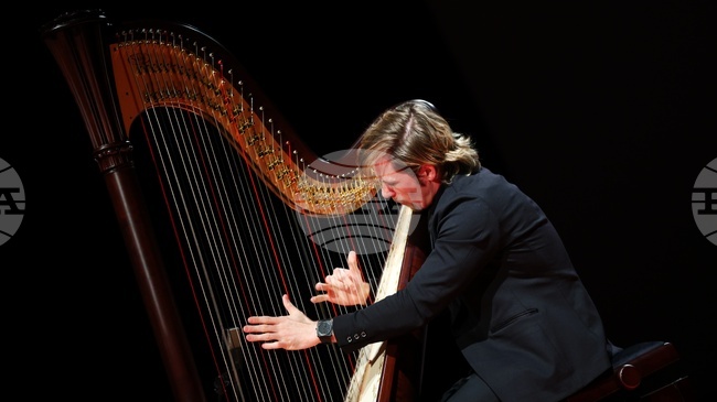 С концерта на арфиста Александър Болдачев бе открито 23-тото пролетно издание на „Салона на изкуствата“ в НДК