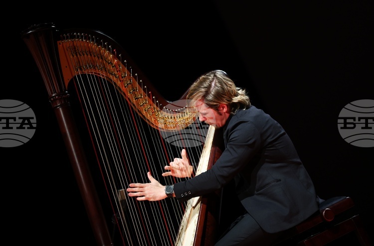 Salon des Arts Opens in Sofia with "Iconic Melodies" by Harpist Alexander Boldachev