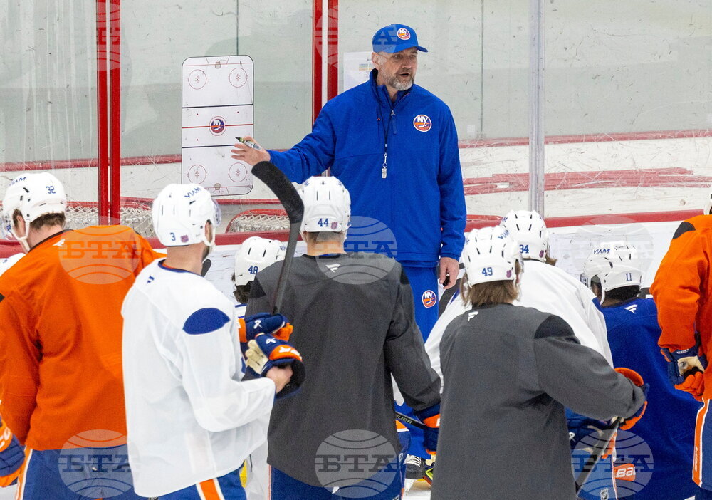 Islanders DeBoer Hockey