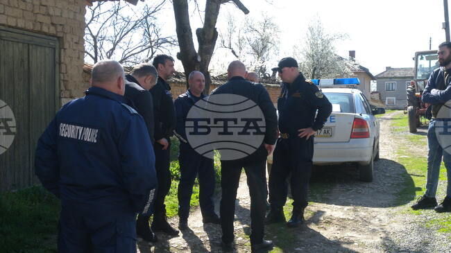 Списъци с имена и парични суми, свързани със съмнения за изборна търговия, са намерени при акция в разградските села Дряновец и Дянково