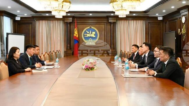 МОНЦАМЕ: Председателят на монголския парламент се срещна с ръководителите на петте парламентарно представени партии