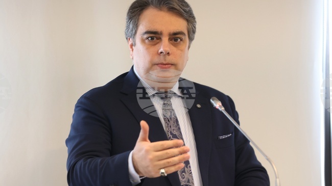 Continue the Change Leader Slams Opponents over Economic Platforms