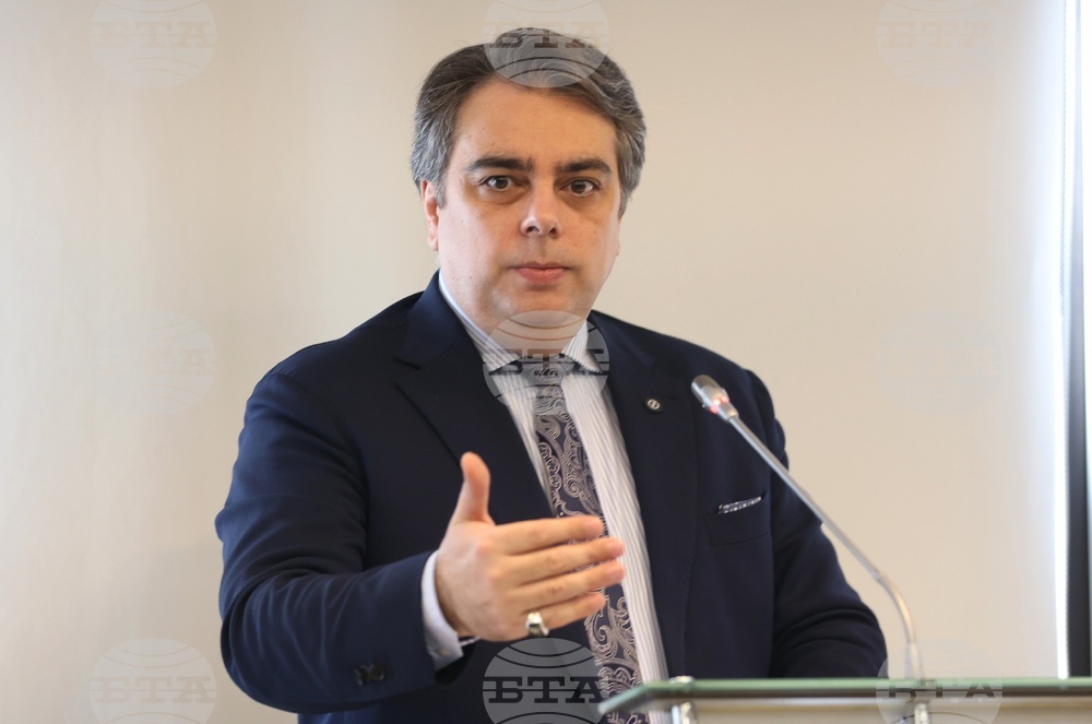 Continue the Change Leader Slams Opponents over Economic Platforms