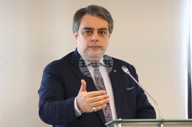 Continue the Change Leader Slams Opponents over Economic Platforms