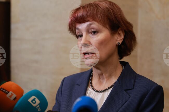 Членовете на секционните избирателни комисии ще получат допълнително по 15 евро, ако предадат протоколите си без грешки, съобщи Росица Матева