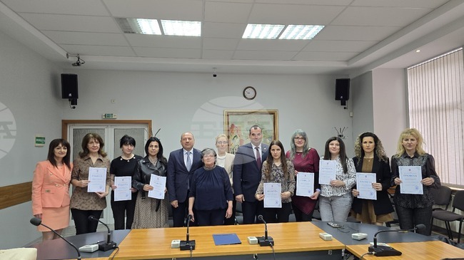 Община Ловеч отличи десет медицински специалисти, работещи в учебните и детските заведения