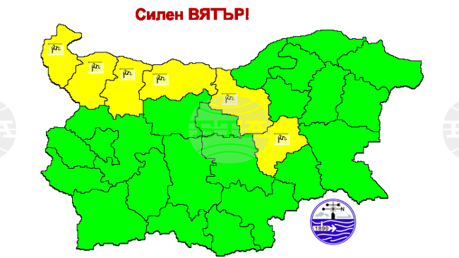 Жълт код за силен вятър за шест области на страната обяви Националният институт по метеорология и хидрология