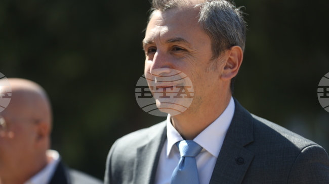 Въпросите за обществената поръчка за проектиране на детската болница в София няма да забавят процеса, каза доц. Михаил Околийски