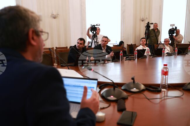 ЦИК ще сключи договор с „Информационно обслужване" за използване на правно-информационните системи АПИС и Сиела