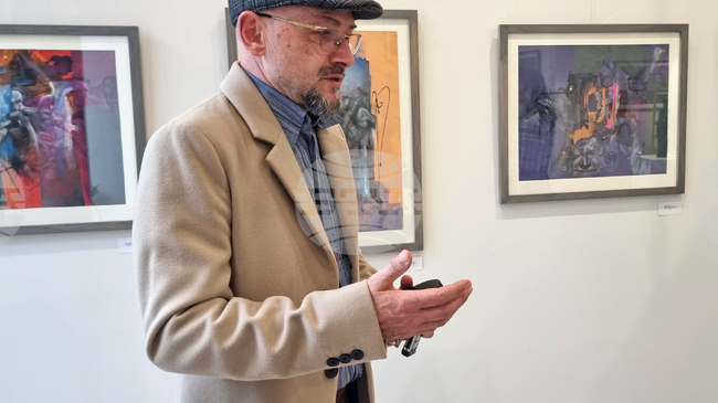 Художникът Боян Янев открива във Варна изложбата „Пътуване отвъд безкрайността“, която за него е самоизненада