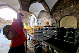 Софийска митрополия - старинен храм „Света Петка“ - социална кухня