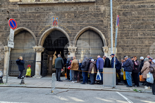 Софийска митрополия - старинен храм „Света Петка“ - социална кухня