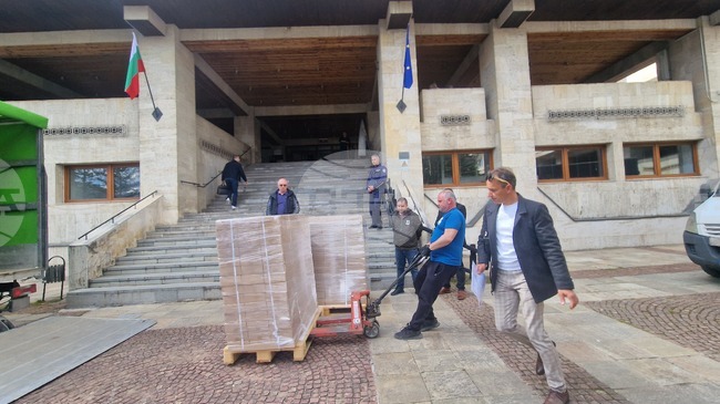 Доставени са 83 хиляди хартиени бюлетини в Смолян, до деня преди изборите ще бъдат съхранявани в областната администрация