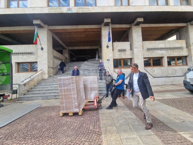 Доставени са 83 хиляди хартиени бюлетини в Смолян, до деня преди изборите ще бъдат съхранявани в областната администрация