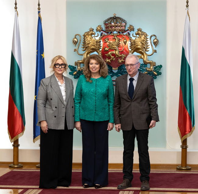 Държавният глава Илияна Йотова удостои медийната платформа „24 часа“ с Почетния знак на президента 