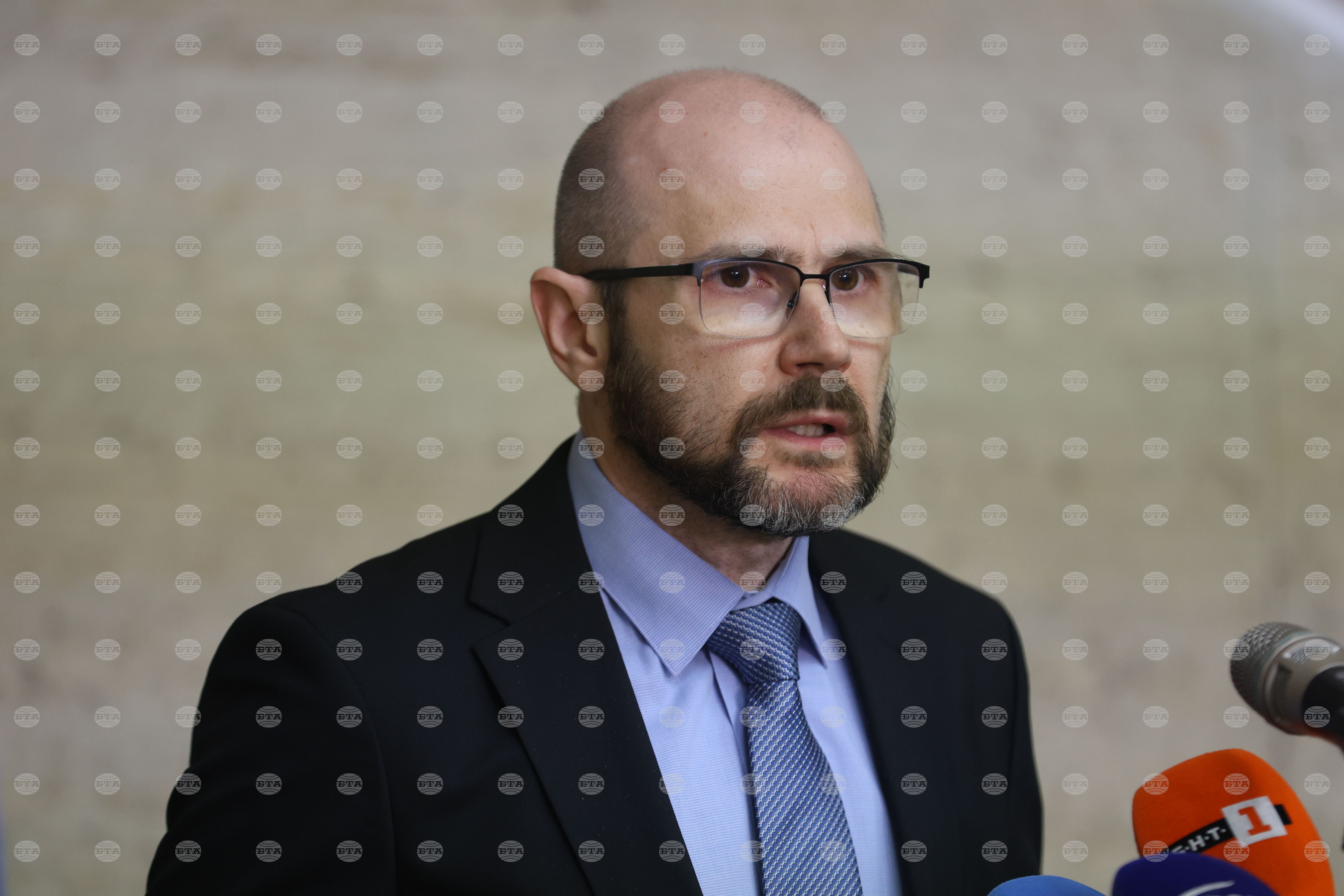 Ще опитаме да спомогнем за по-добри правила, които не превръщат съда в инструмент за атака срещу медиите, каза служебният министър Янкулов
