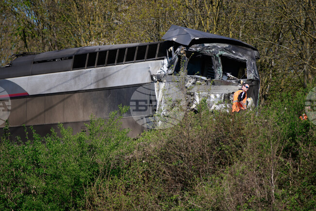APTOPIX France TGV Crash