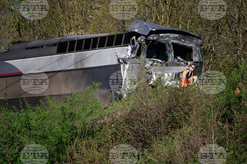 APTOPIX France TGV Crash